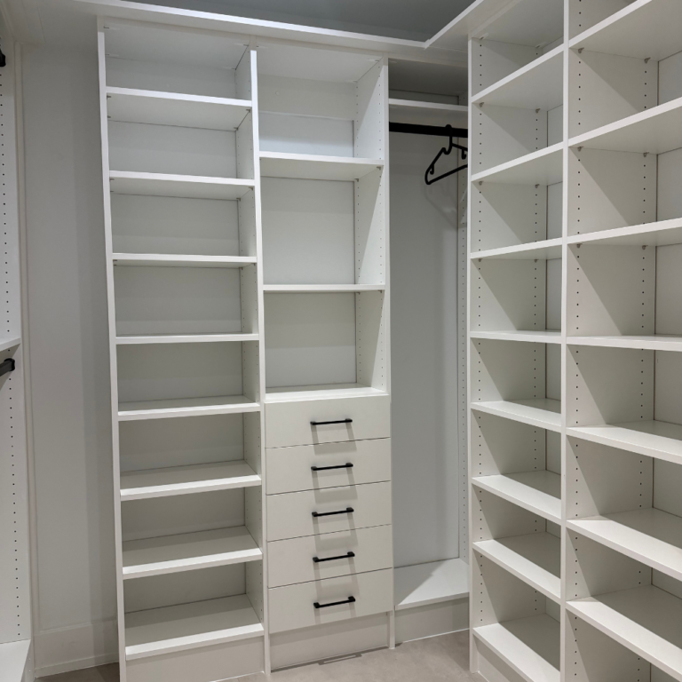 Walk-in with shoe shelves and drawers on both walls – photo 1
