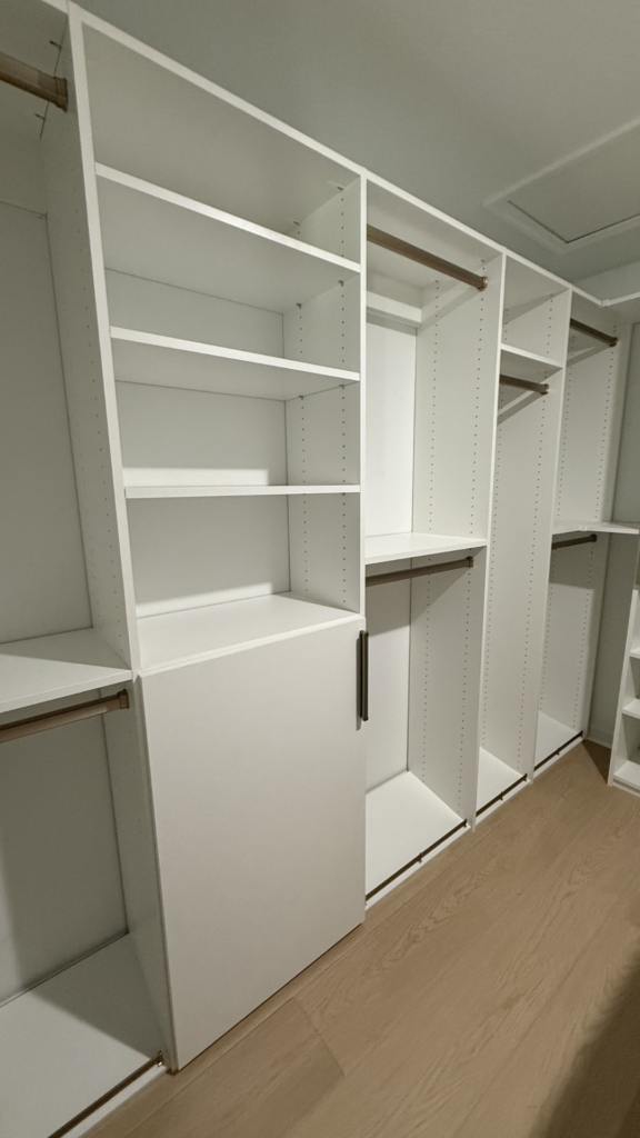 White walk-in with double hanging and a bench – photo 4