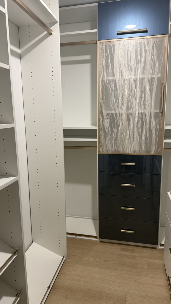 White walk-in with textured-glass tower and charcoal drawers – photo 4