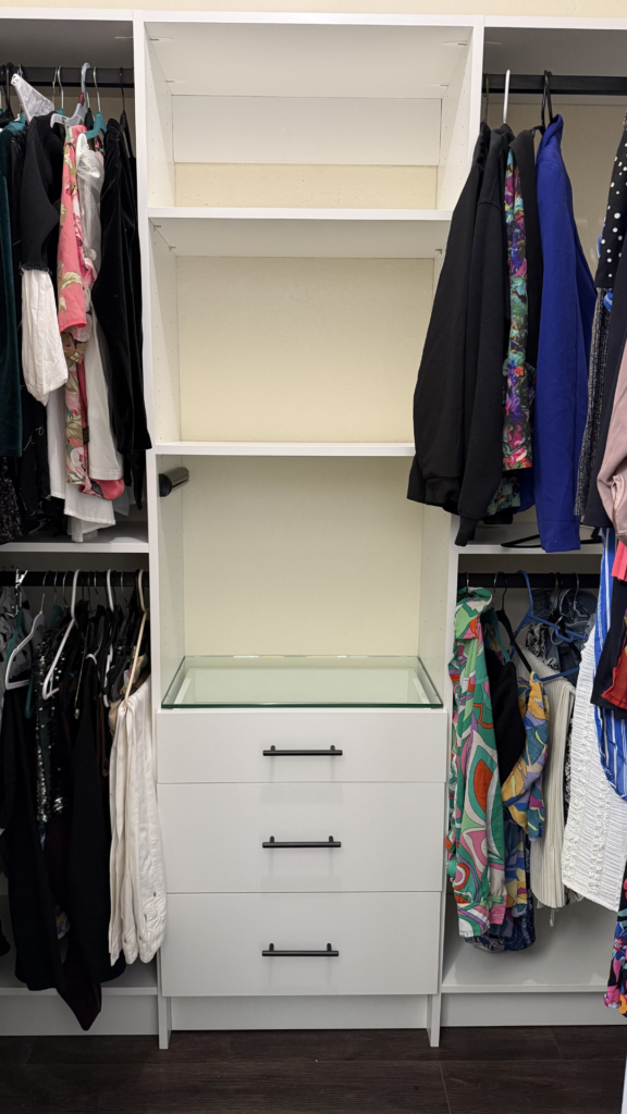 Walk-in in white with glass-top drawers, photographed in use – photo 3