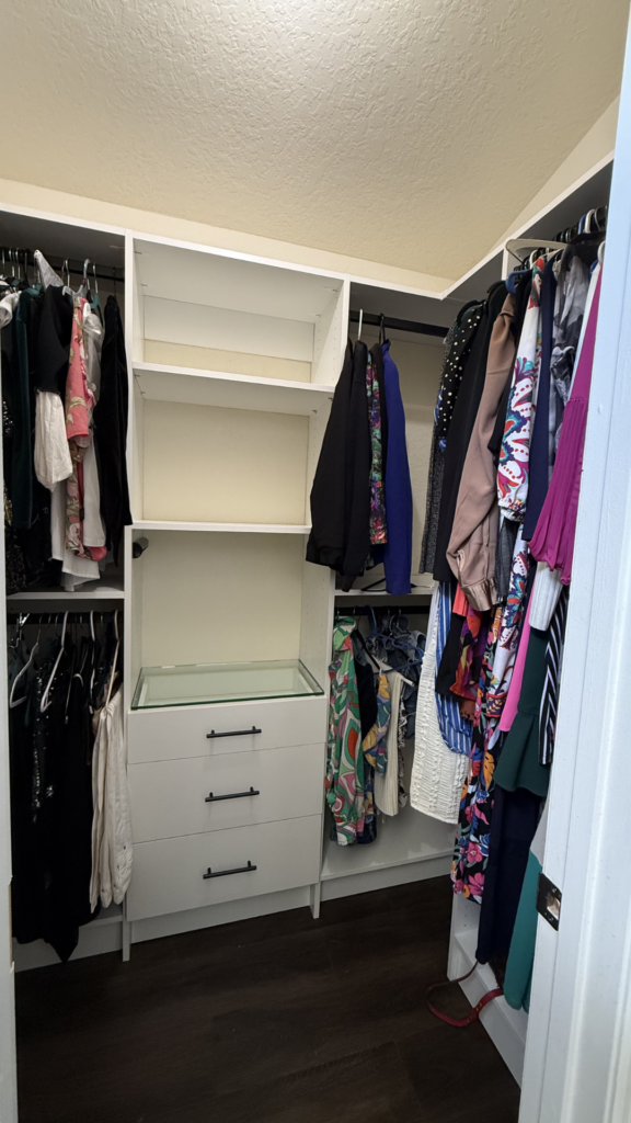 Walk-in in white with glass-top drawers, photographed in use – photo 2