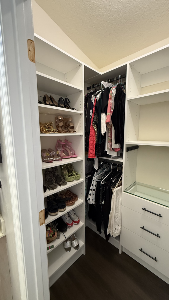 Walk-in in white with glass-top drawers, photographed in use – photo 1
