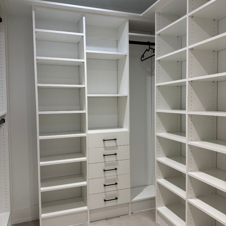 Walk-in with shoe shelves and drawers on both walls – photo 3