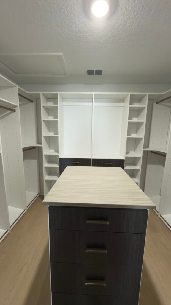 Light oak island with charcoal drawers and textured-glass cabinet – photo 10