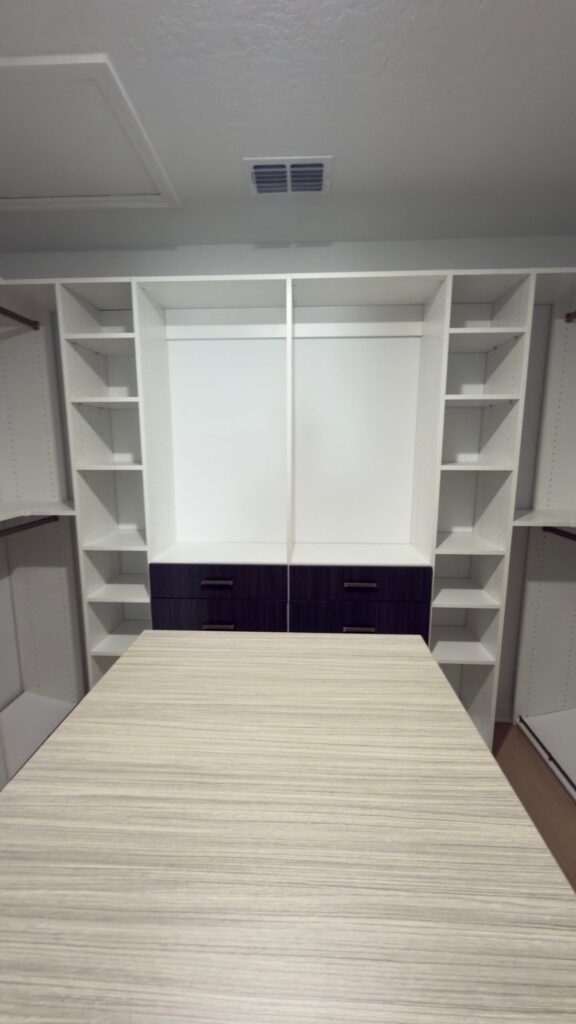 Light oak island with charcoal drawers and textured-glass cabinet – photo 6